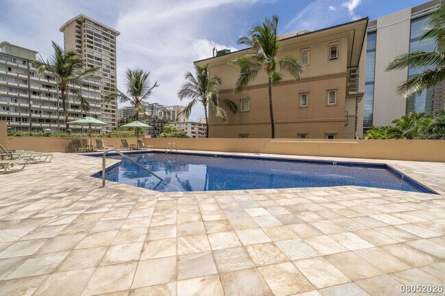 Building Photo - 2121 Ala Wai Blvd