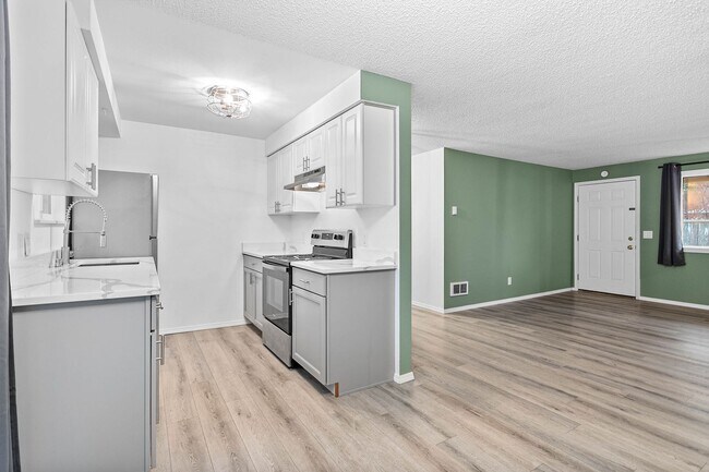 Building Photo - 2425 Spruce St