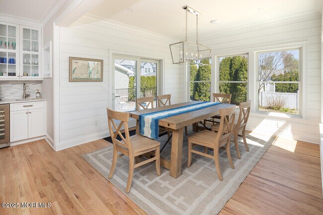 Building Photo - 102 4th Ave