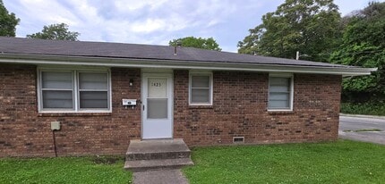 Building Photo - 2 Bedroom 2 Bathroom Duplex near Missouri State University! $825!