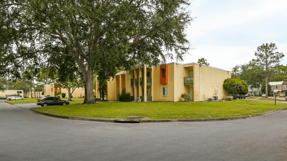 Building Photo - Aztec Villa