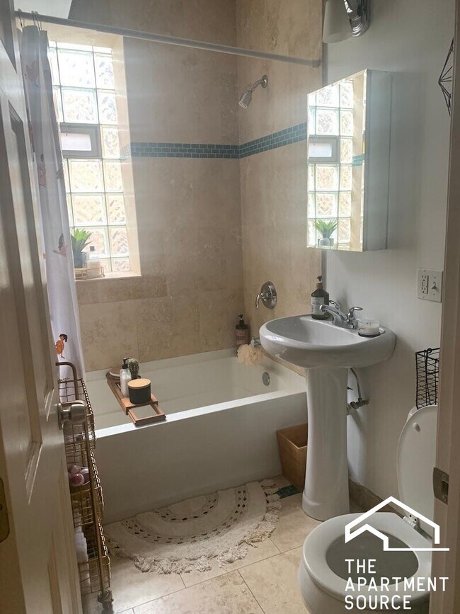 Building Photo - 1621 W Wallen Ave