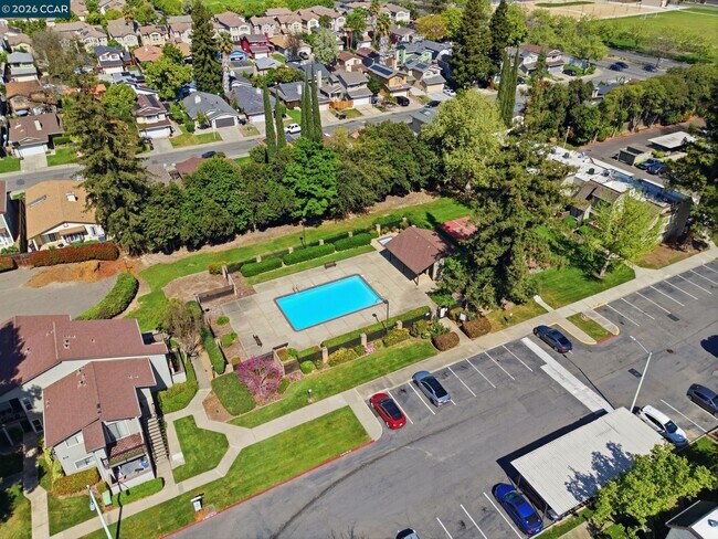 Building Photo - 102 Luna Grande Cir