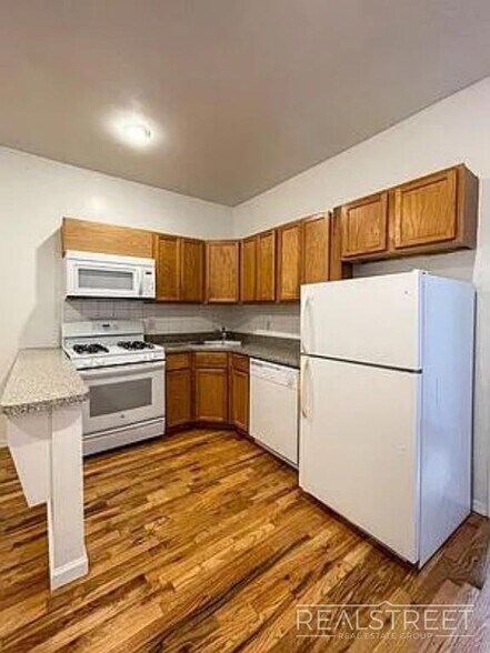 Building Photo - Stunning 2BR Apartment in Carroll Gardens