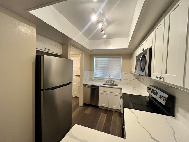 Building Photo - Townhouse in San Jose, CA Available Now!