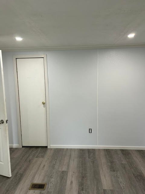 Building Photo - 18 Oak Dr