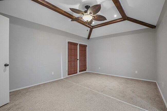 Building Photo - Elegantly Renovated Hickory Creek Home!