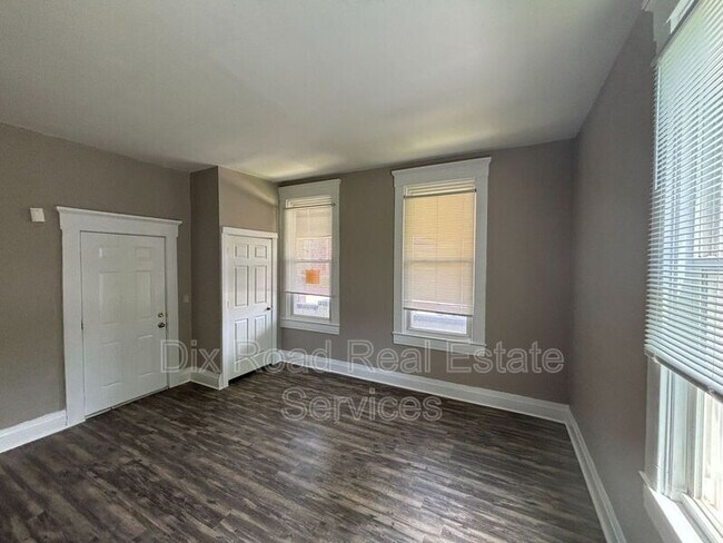 Building Photo - 545 Rockdale Ave