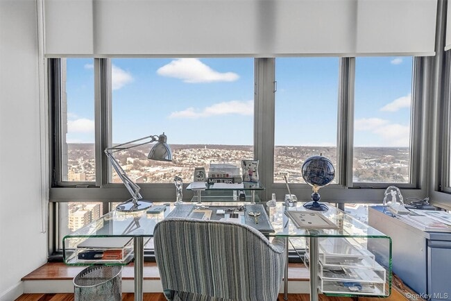 Building Photo - 10 City Pl