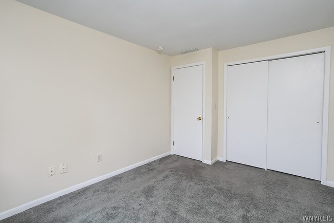 Building Photo - 45 Beehunter Ct