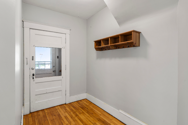 Building Photo - 1123 5th St NE