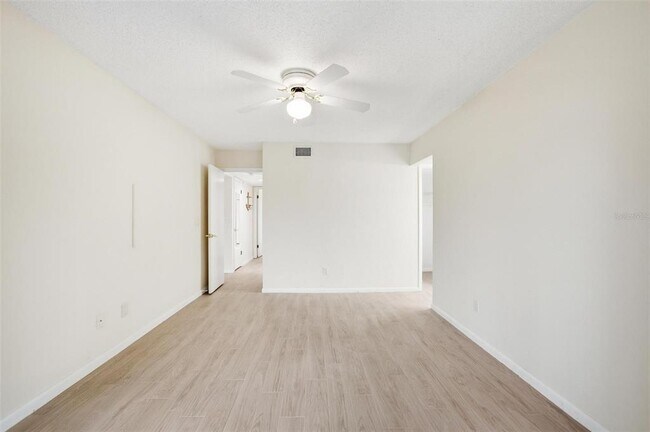 Building Photo - 41 Hembury Ln