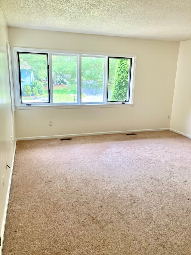 Building Photo - 156 E Grayling Ln