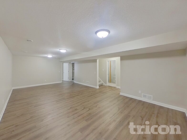 Building Photo - 14060 Ailesbury Ave