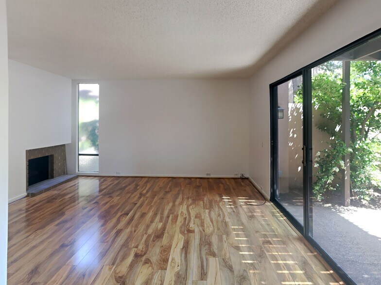 Building Photo - 639 Woodside Sierra