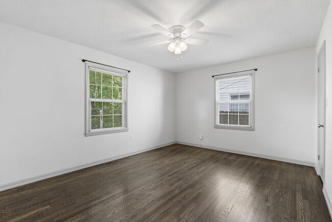 Building Photo - 1054 E Kingsbury St