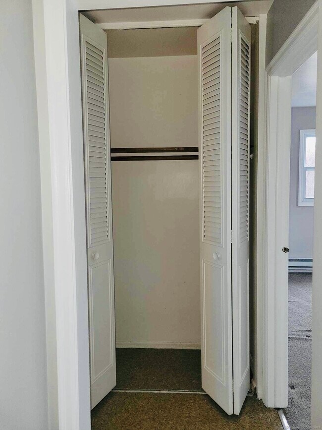 Building Photo - 58 Royal Oak Dr