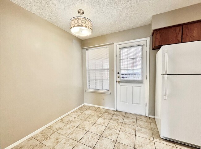 Building Photo - 1247 Dallas Dr