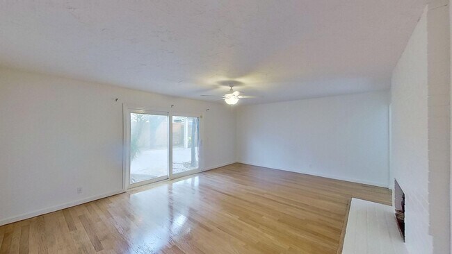 Building Photo - 16402 Birdie Ln