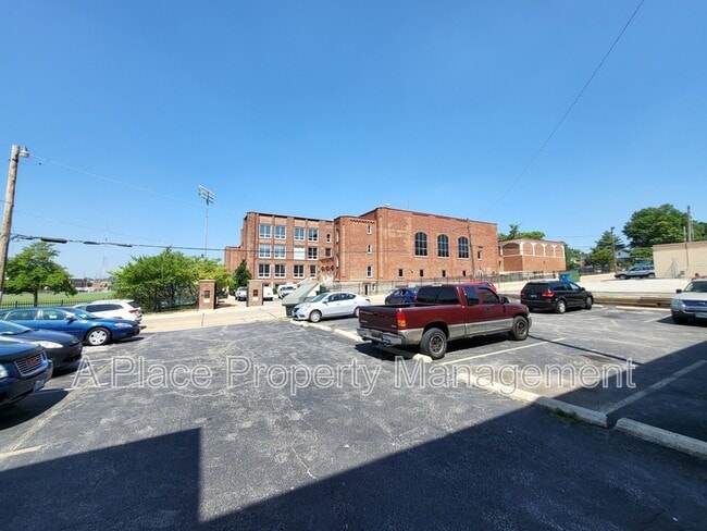 Primary Photo - 2625 S Big Bend Blvd