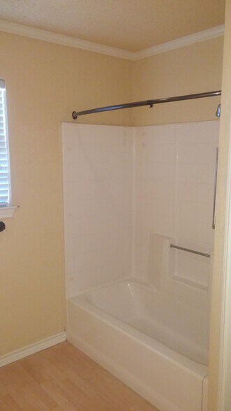 Master Tub - 303 Confederate Dr