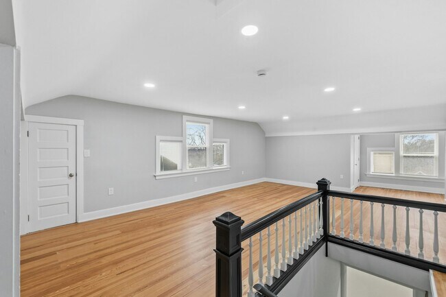 Building Photo - 2978 Wardall Ave