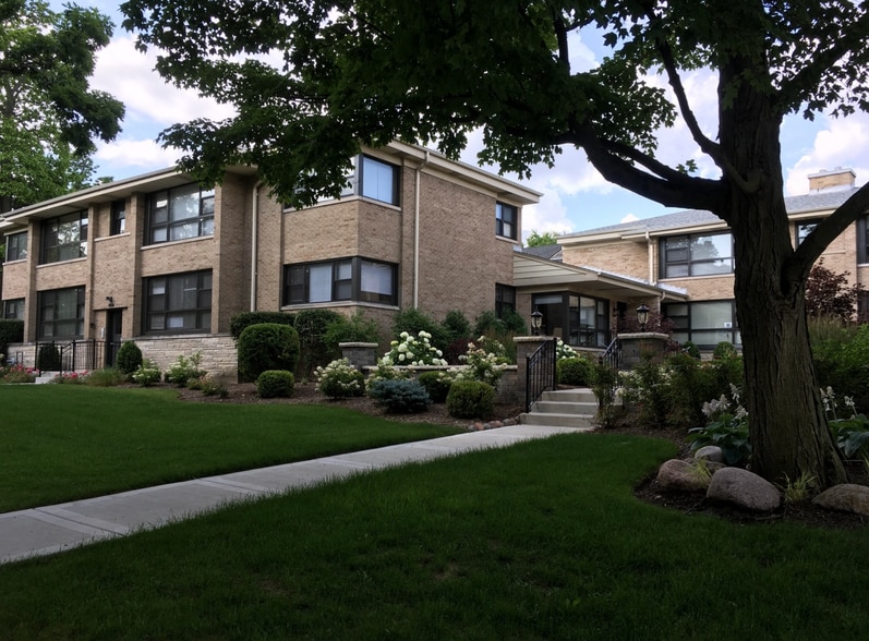 Building Exterior - 1942 Linden Ave