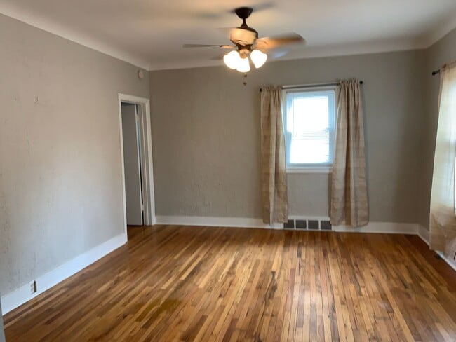 Building Photo - Royal Oak Duplex - Fairgrove
