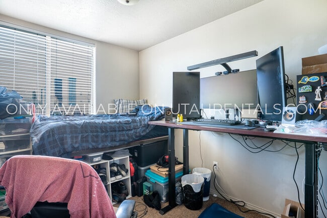 Building Photo - 838 E 700 N