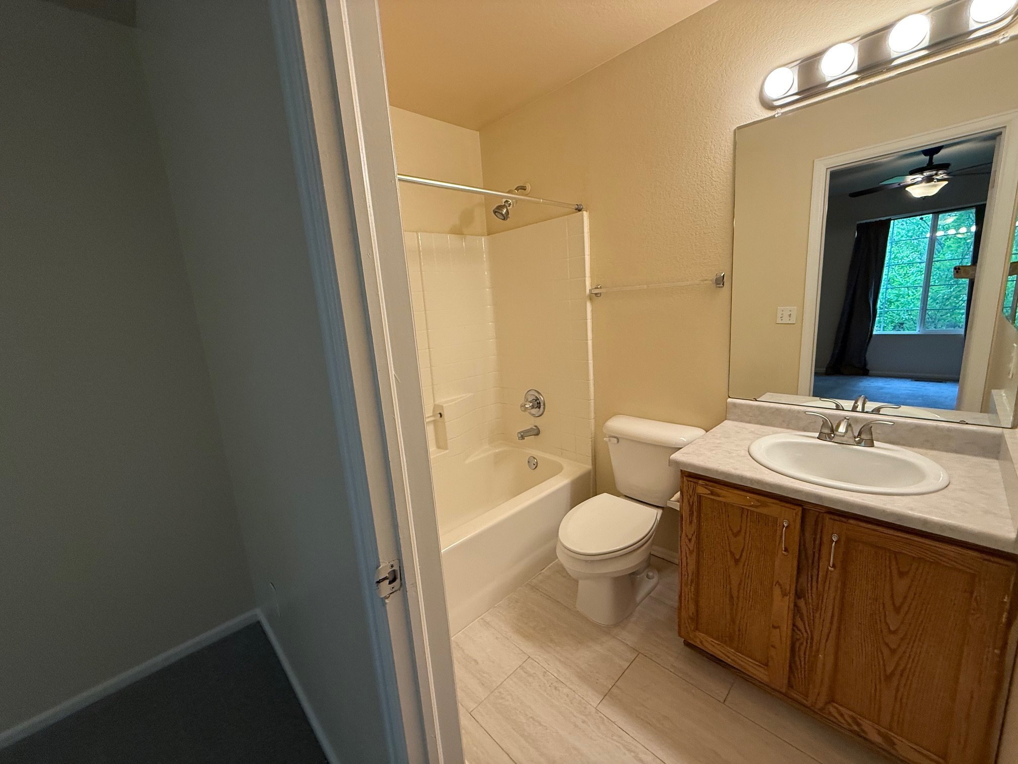 Building Photo - 5222 E 100th Way