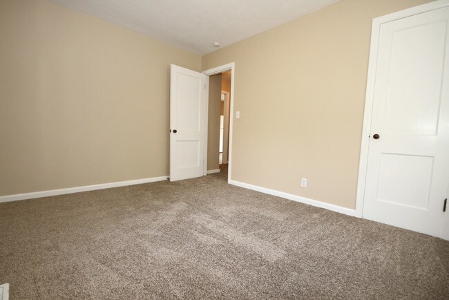 Building Photo - 109 Sunset Dr