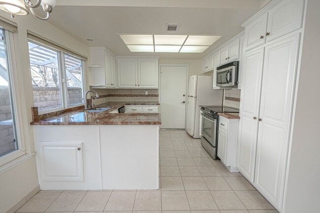 Building Photo - COMING SOON! Single Story 3 Bedroom Home F...