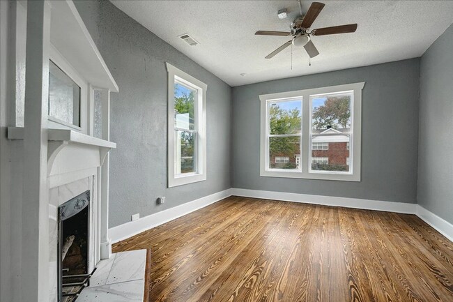 Building Photo - 156 N Tucker St