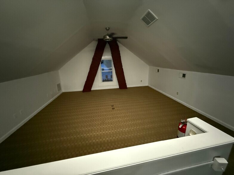 Building Photo - 19 N Bridge Ave