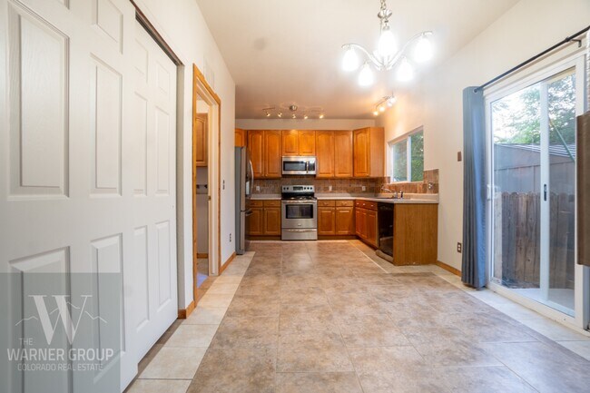Building Photo - 9356 Jackrabbit Ln