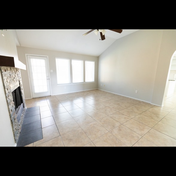 Building Photo - 1203 Trenton Ln