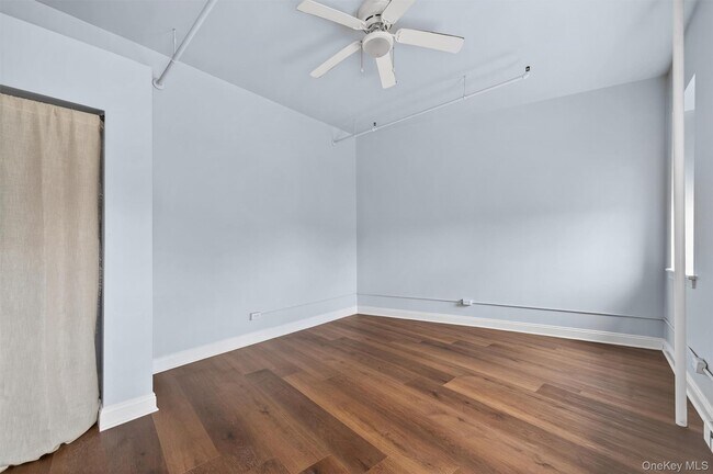 Building Photo - 23 W Main St