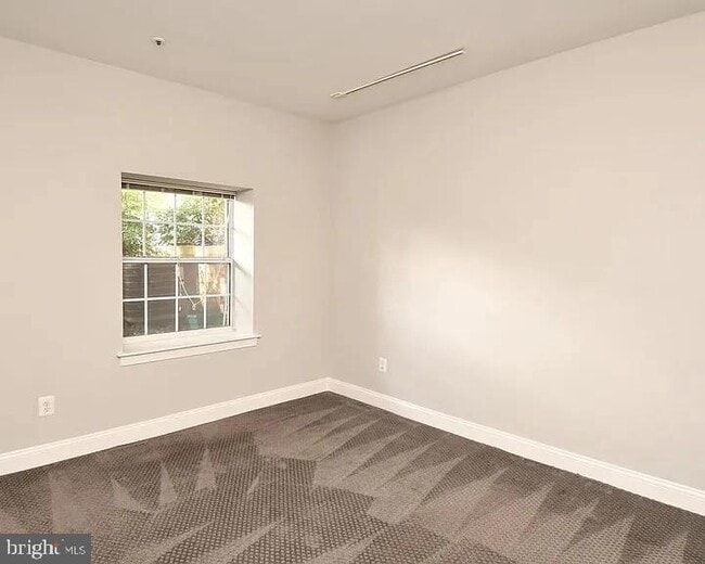 Building Photo - 432 Fortress Way
