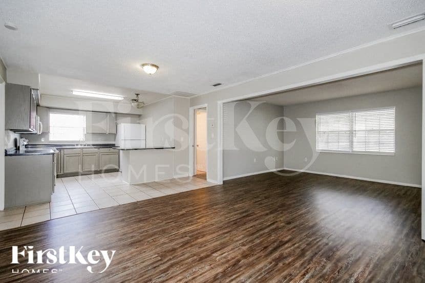 Building Photo - 1334 Grace St N