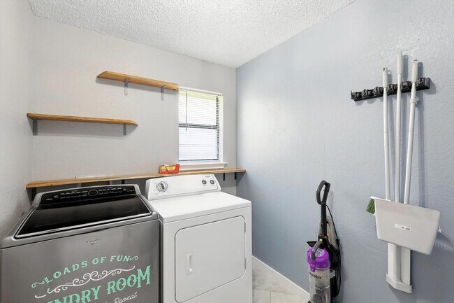 Building Photo - 749 Western Trail