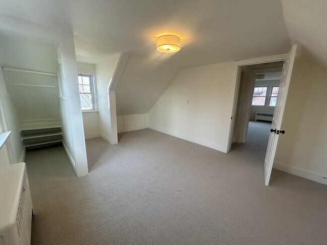 Building Photo - 25 Putnam Ave