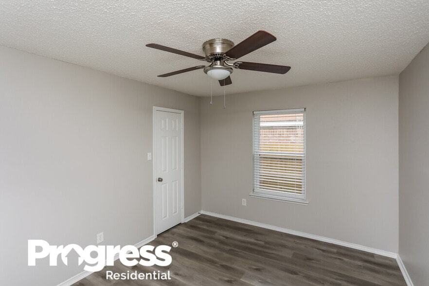 Building Photo - 556 Blue Haze Dr