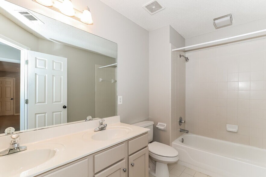 Building Photo - 8895 Linell Cove