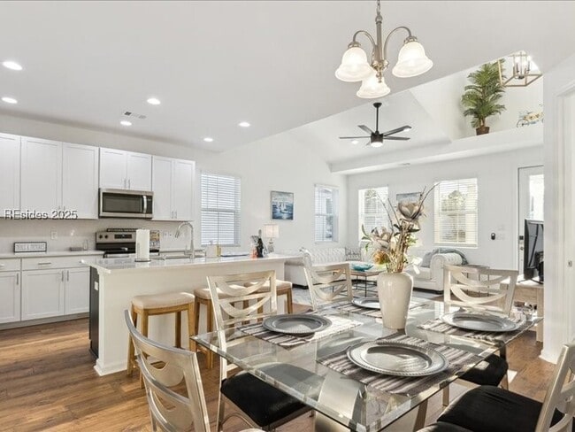 Building Photo - 1388 Good Life Wy