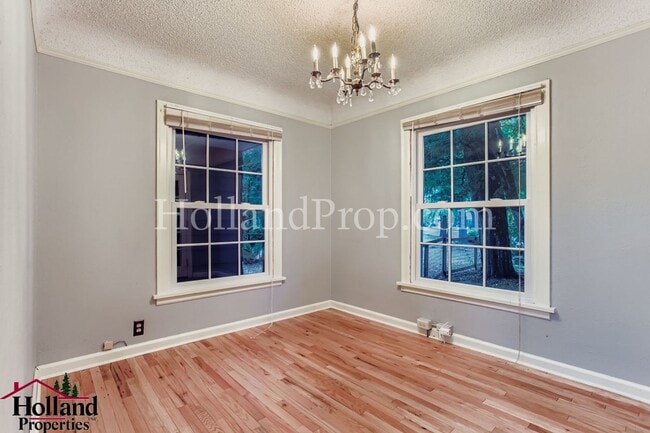 Building Photo - Spacious 3-Bedroom Hillsboro Home with Spa...