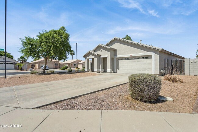 Building Photo - 1556 N Rockwell Ct