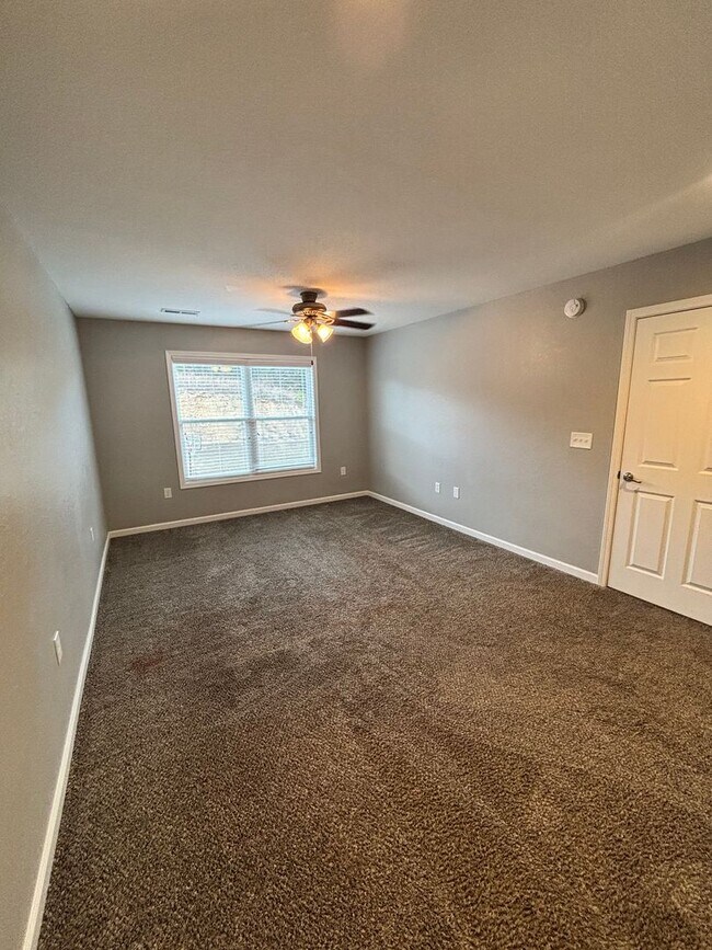 Building Photo - Sevierville 3bd/2.5bth available now!