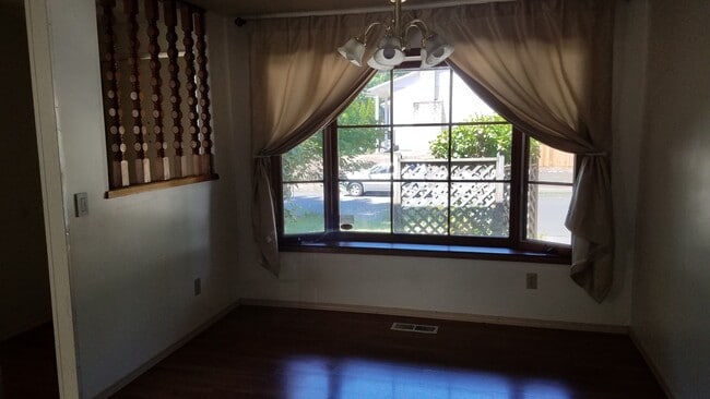 Building Photo - Terrific 4 BR, 2 BA Aloha home