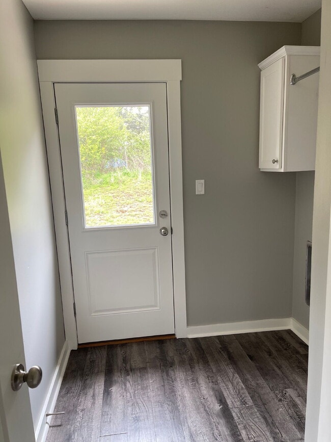 Building Photo - Charming 3-Bedroom Home with 2 Full Baths ...