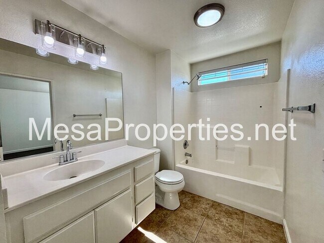 Building Photo - 13539 Merry Oaks St